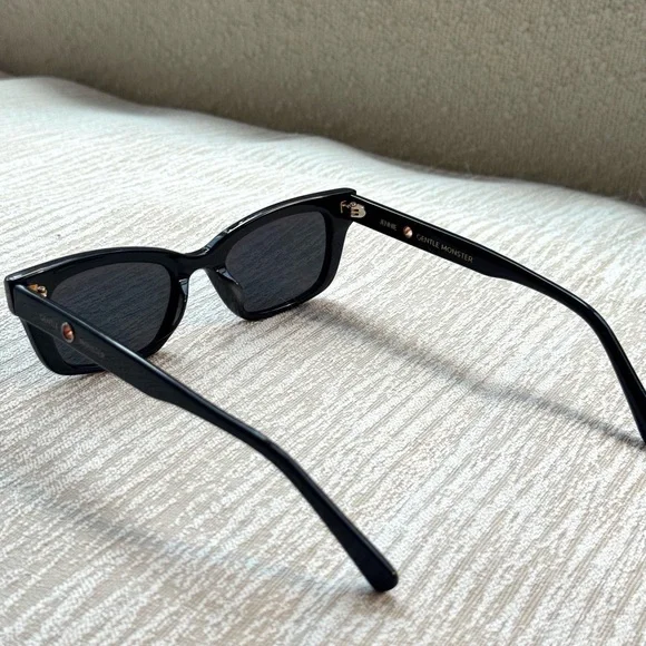 GENTLE MONSTER x Jennie ‘1996’ Black Sunglasses (Re-Posh) - Picture 9 of 14